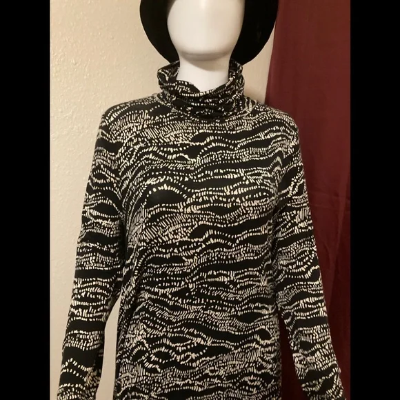🦋🕷ANTHROPOLOGIE🕷🦋 MAEVE Black/Cream  Asymmetrical Turtleneck L Sleeve Dr… - Picture 4 of 8